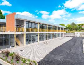 Commercial Bldg/Offices for Rent Clarendon, May Pe