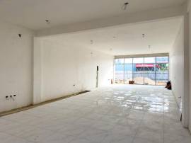 Commercial Bldg/Offices for Rent Clarendon, May Pe