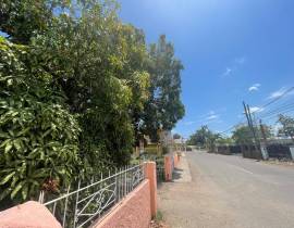 Commercial Bldg/Offices for Sale Clarendon, May Pe