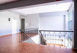 Commercial Bldg/Offices for Rent St. James, Monteg