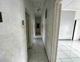 Commercial Bldg/Offices for Rent Manchester, Mande