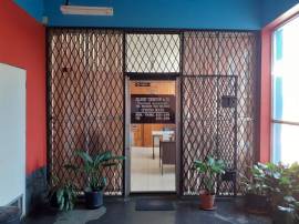 Commercial Bldg/Offices for Rent Clarendon, May Pe