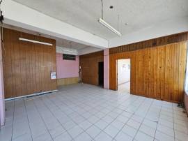 Commercial Bldg/Offices for Rent Clarendon, May Pe