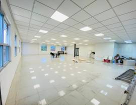 Commercial Bldg/Offices for Rent St. James, Monteg