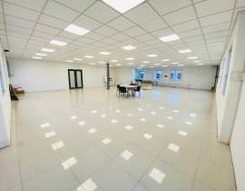 Commercial Bldg/Offices for Rent St. James, Monteg