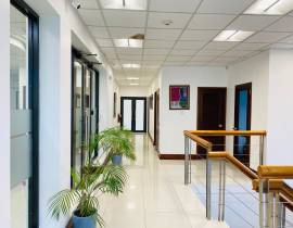 Commercial Bldg/Offices for Rent St. James, Monteg