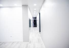 Commercial Bldg/Offices for Rent St. James, Monteg